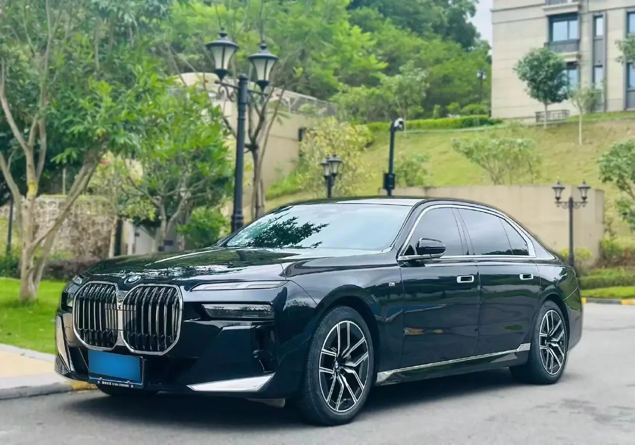 2023 BMW 7 Series 3.0T 272HP L6 8AT