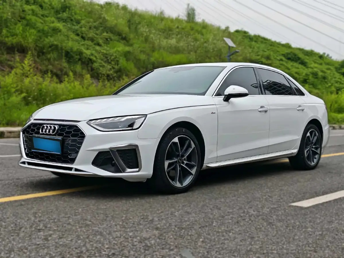 2022 Audi A4L 2.0T 190HP L4 7DCT