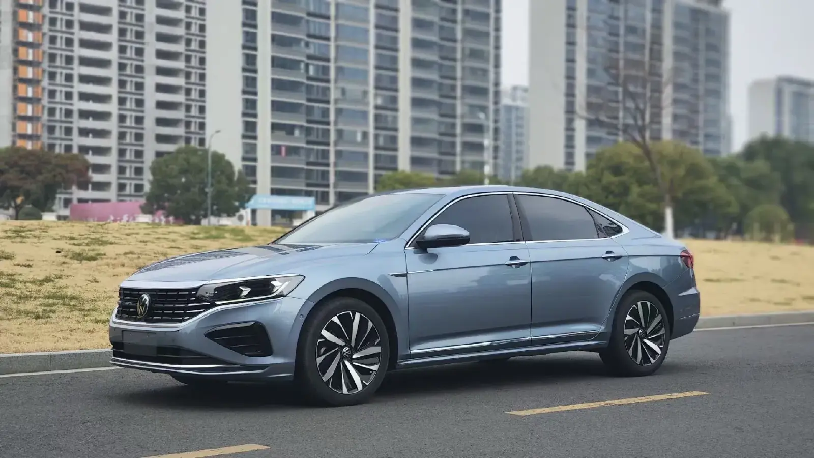 2022 Volkswagen Passat 2.0T 186HP L4 7DCT