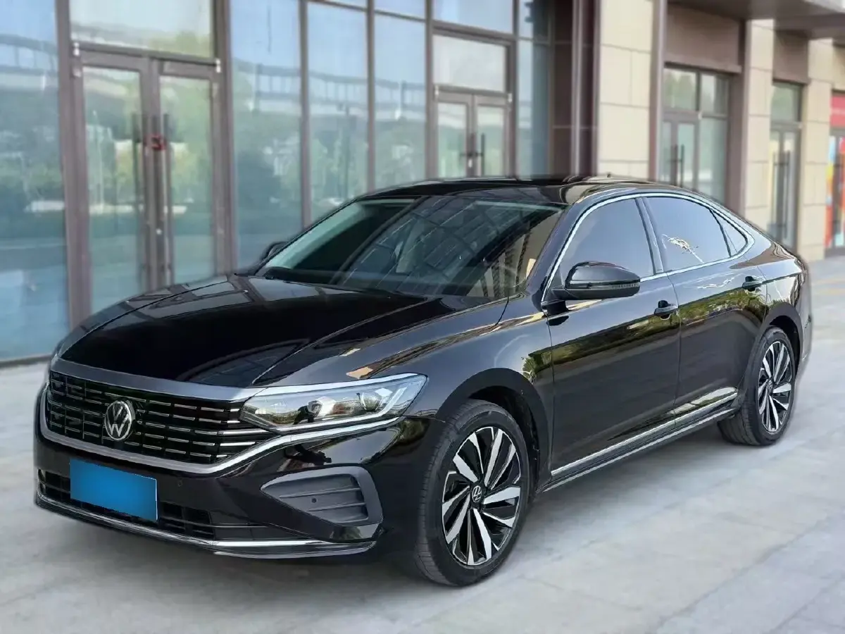 2024 Volkswagen Passat 2.0T 220HP L4 7DCT