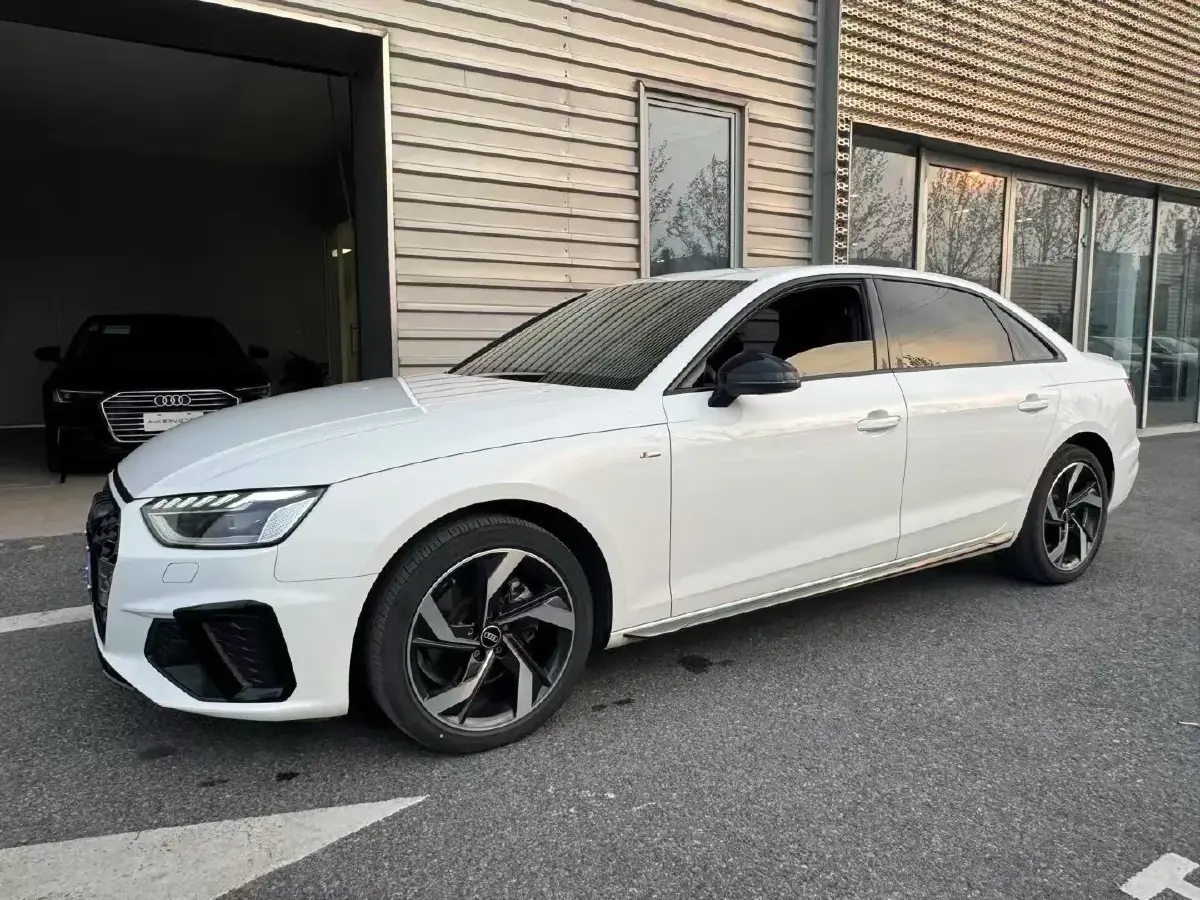 2023 Audi A4L 2.0T 190HP L4 7DCT