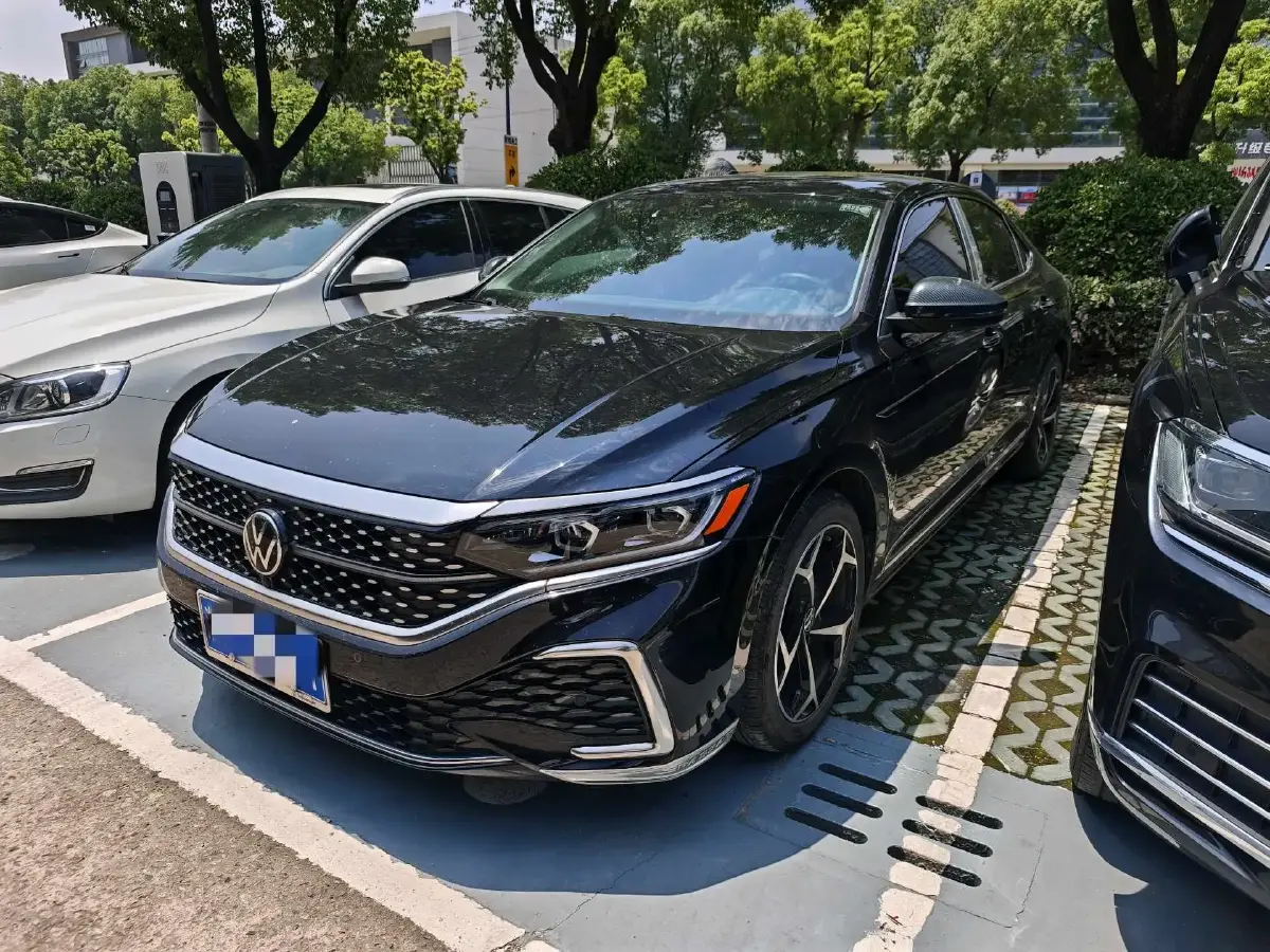 2024 Volkswagen Passat 2.0T 220HP L4 7DCT