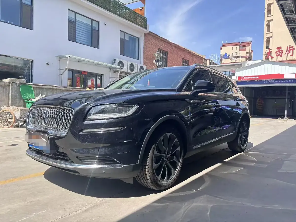 2021 Lincoln Nautilus 2.0T 245HP L4 8AT