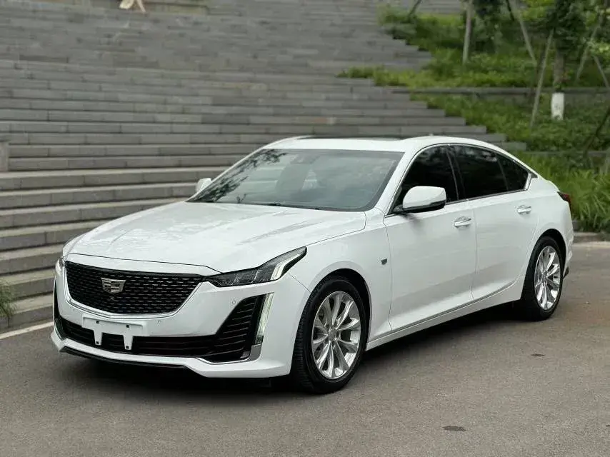 2022 Cadillac CT5 2.0T 237HP L4 10AT
