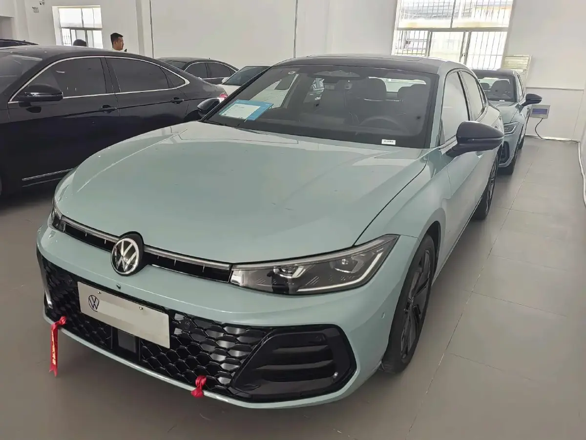 2025 Volkswagen Passat 2.0T 220HP L4 7DCT