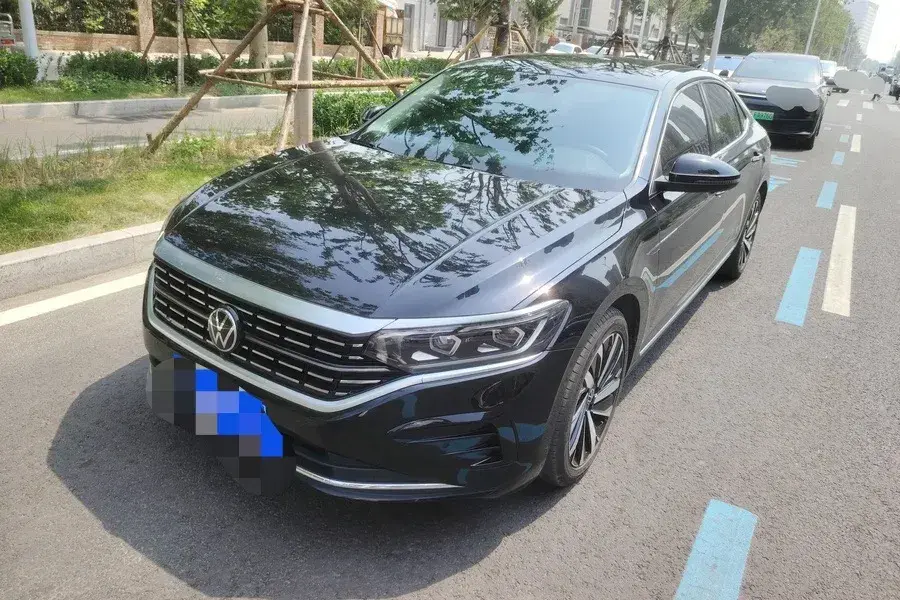 2023 Volkswagen Passat 2.0T 186HP L4 7DCT