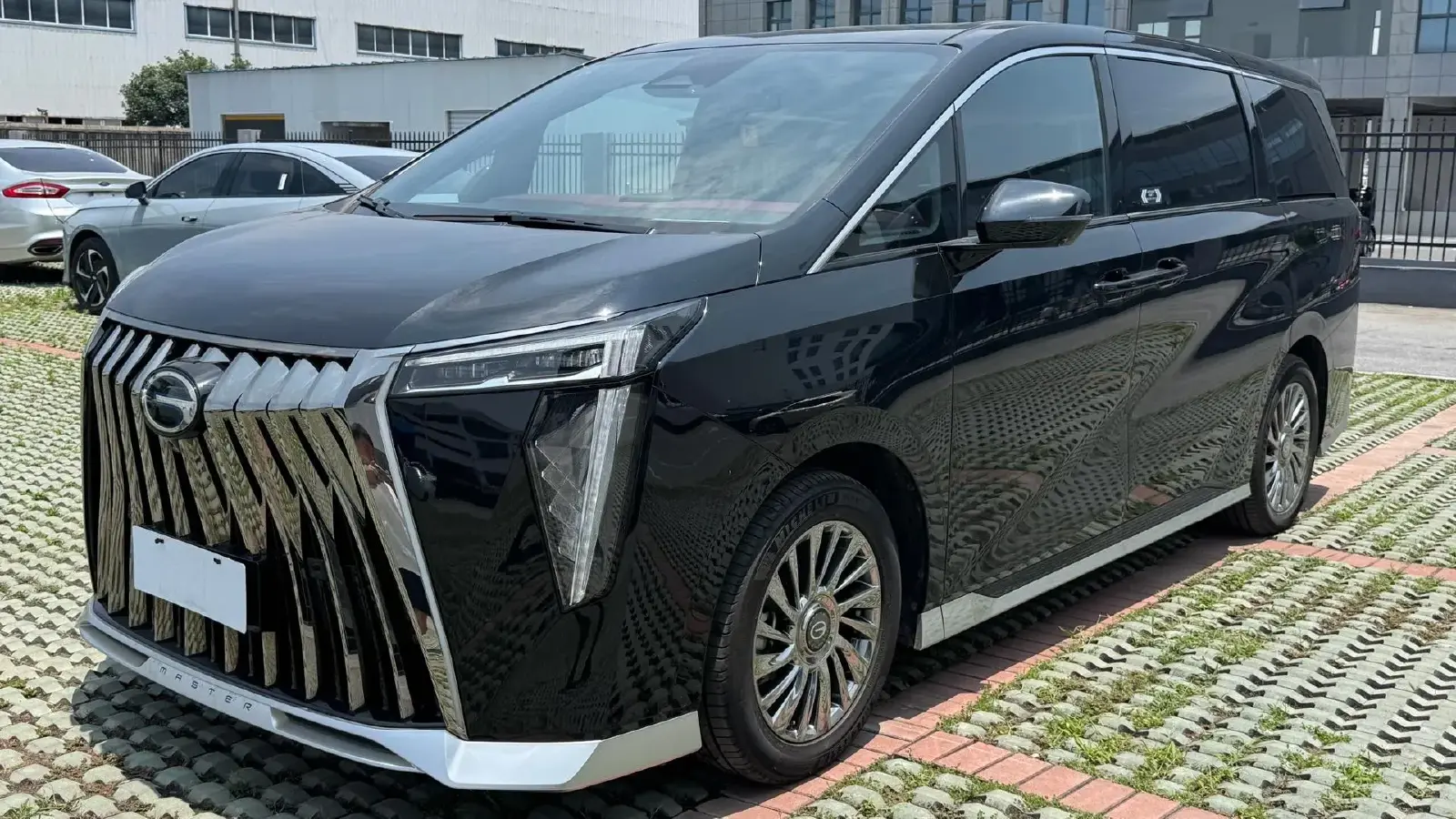 2023 GAC Trumpchi M8 2.0T 190HP L4 E-CVT Hybrid