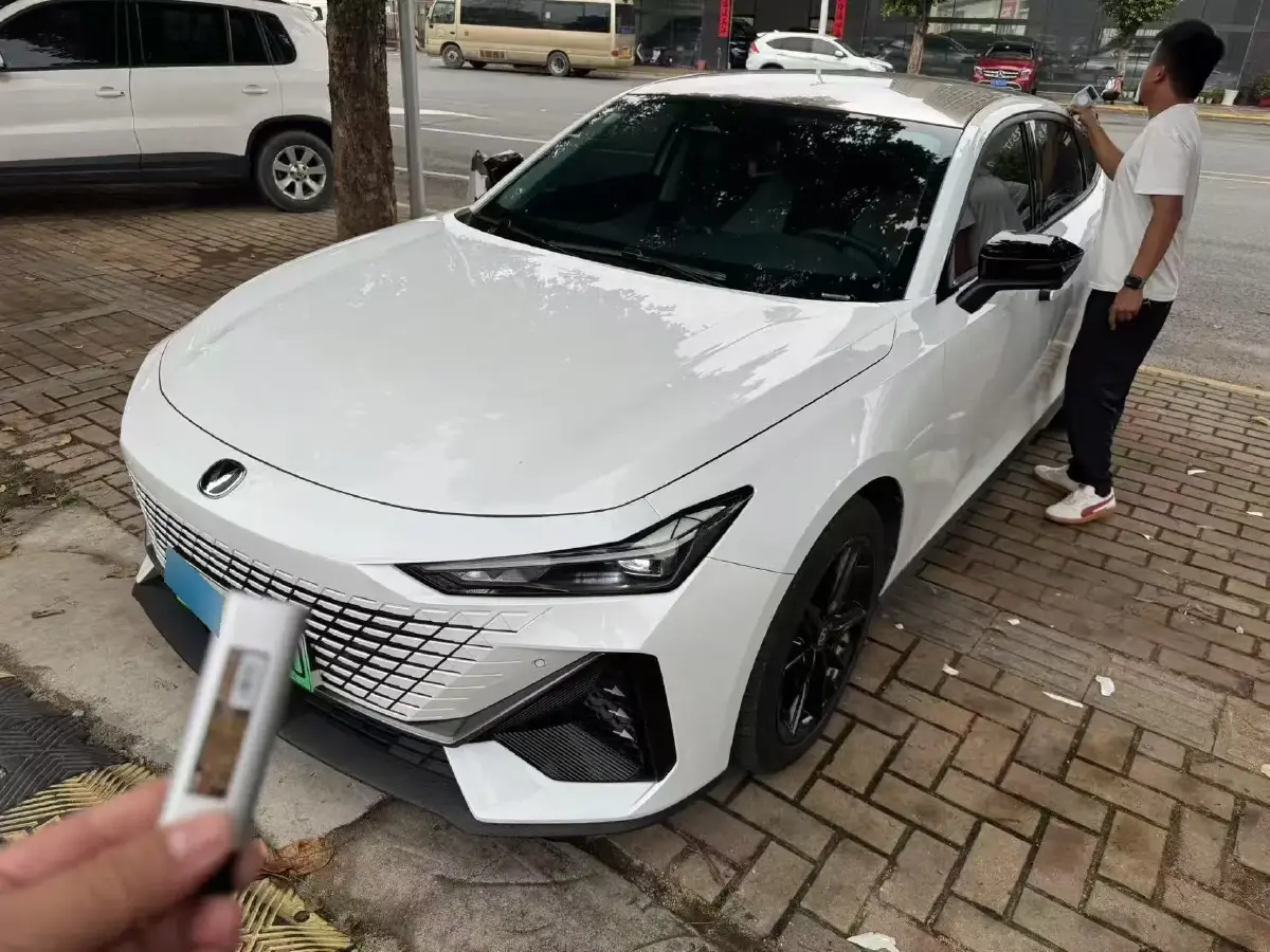 2023 ChangAn UNI-V iDD 1.5T 170HP L4 6TCT PHEV 18.4KWH