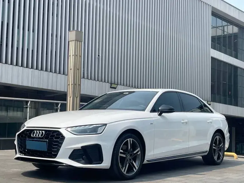 2022 Audi A4L 2.0T 190HP L4 7DCT