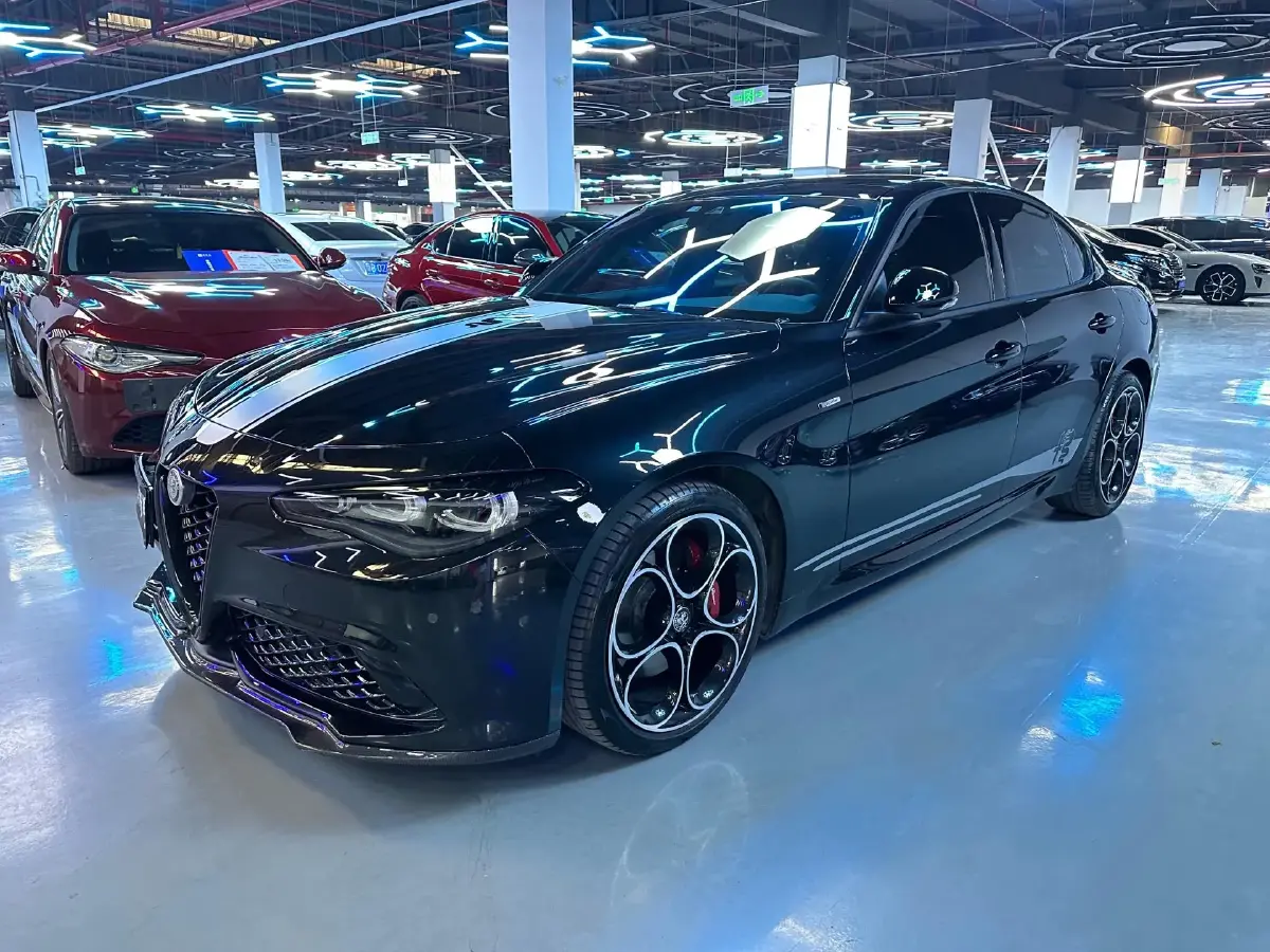 2023 Alfa Romeo Giulia 2.0T 280HP L4 8AT