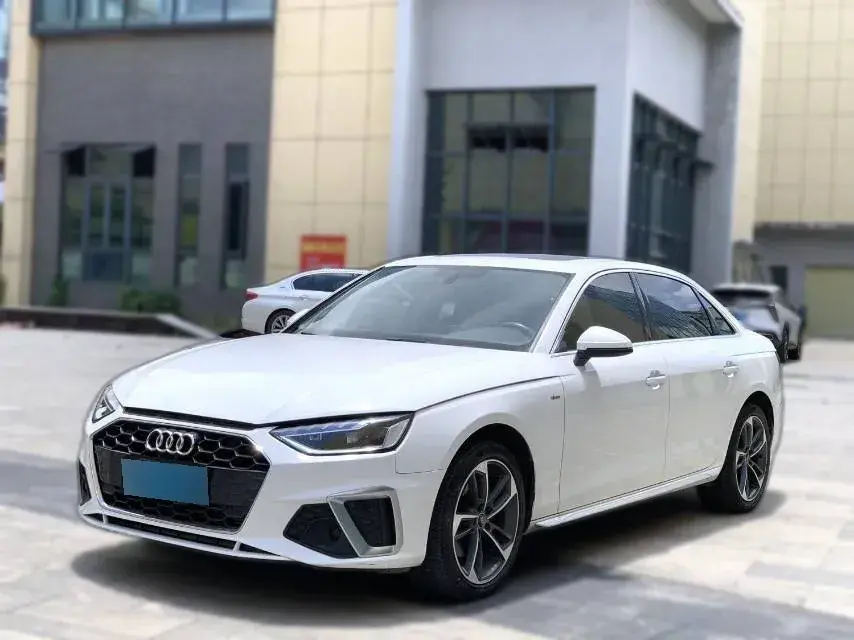 2022 Audi A4L 2.0T 190HP L4 7DCT