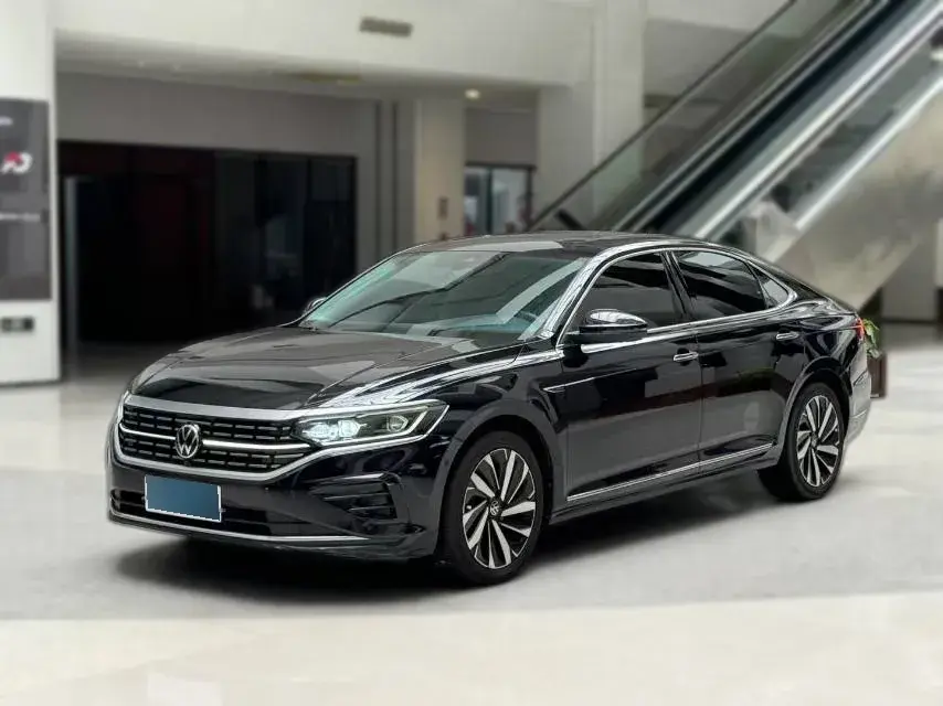 2023 Volkswagen Passat 2.0T 186HP L4 7DCT