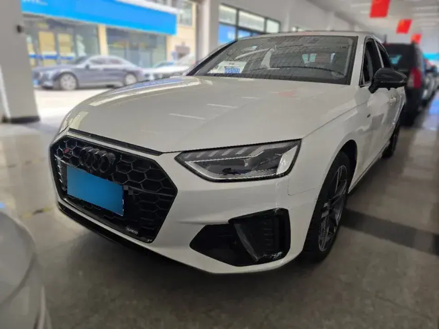 2022 Audi A4L 2.0T 190HP L4 7DCT