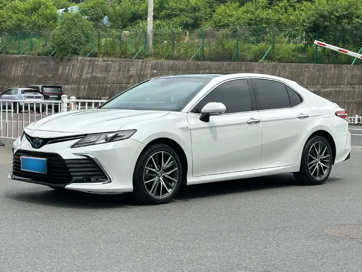 2021 Toyota Camry 2.5L 178HP L4 E-CVT Hybrid