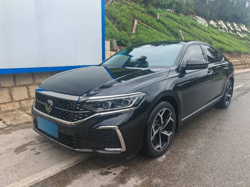 2024 Volkswagen Passat 2.0T 220HP L4 7DCT