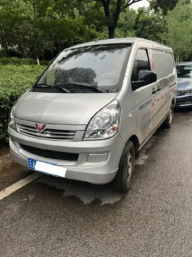 2022 WuLing RongGuang S 1.2L 76HP L4 5MT
