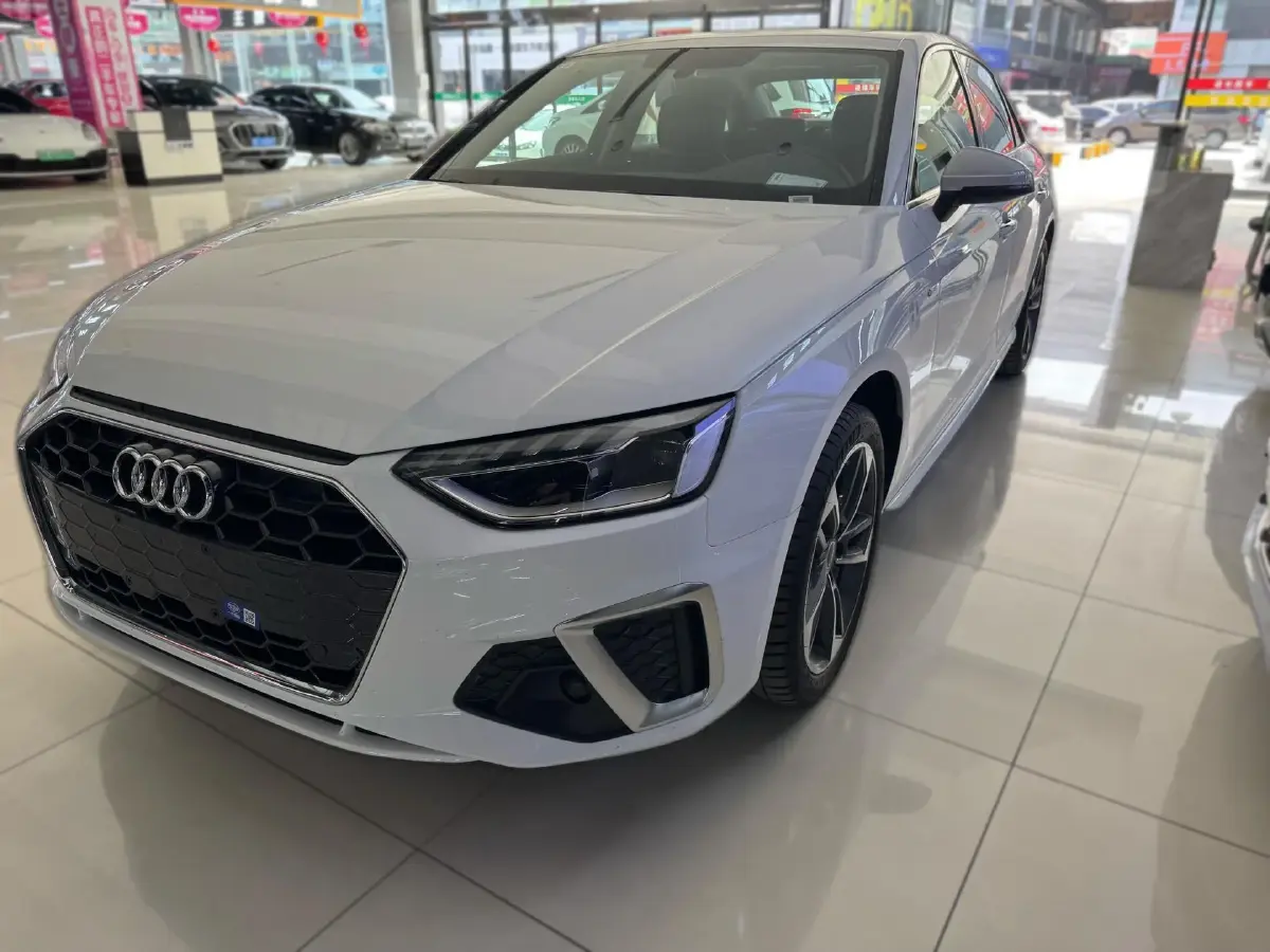 2024 Audi A4L 2.0T 190HP L4 7DCT