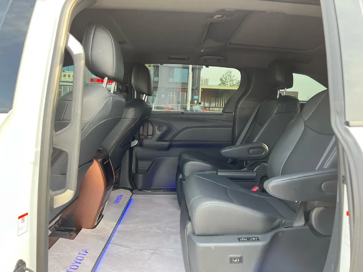 2024 Toyota Granvia 2.5L 189HP L4 E-CVT Hybrid,autocango,china used car exporter,china ev exporter,chinese used car exporter,chinese used ev exporter