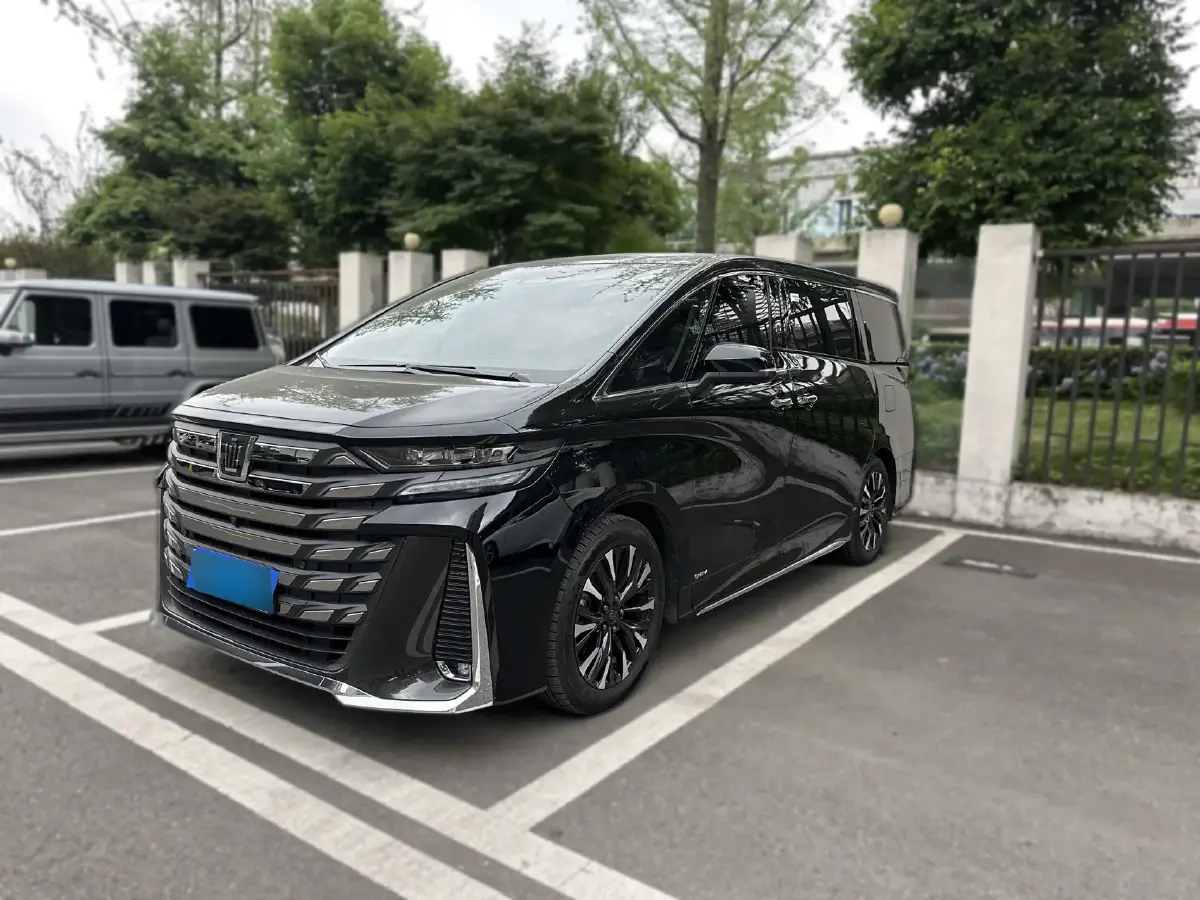 2024 Toyota Vellfire 2.5L 190HP L4 E-CVT Hybrid