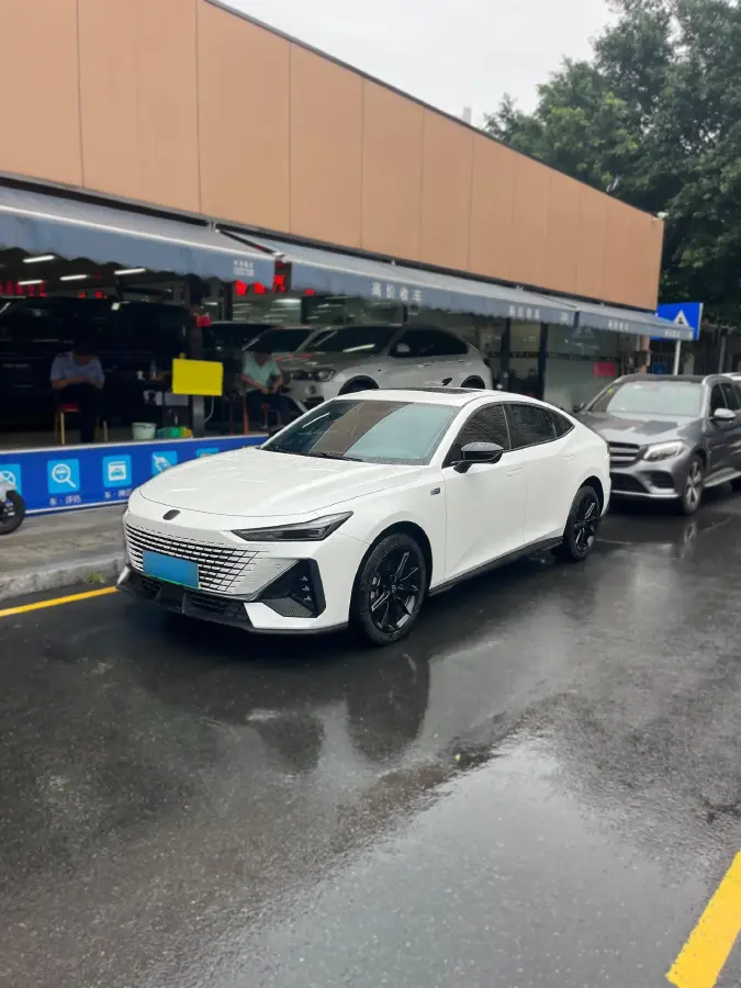 2023 ChangAn UNI-V iDD 1.5T 170HP L4 6TCT PHEV 18.4KWH