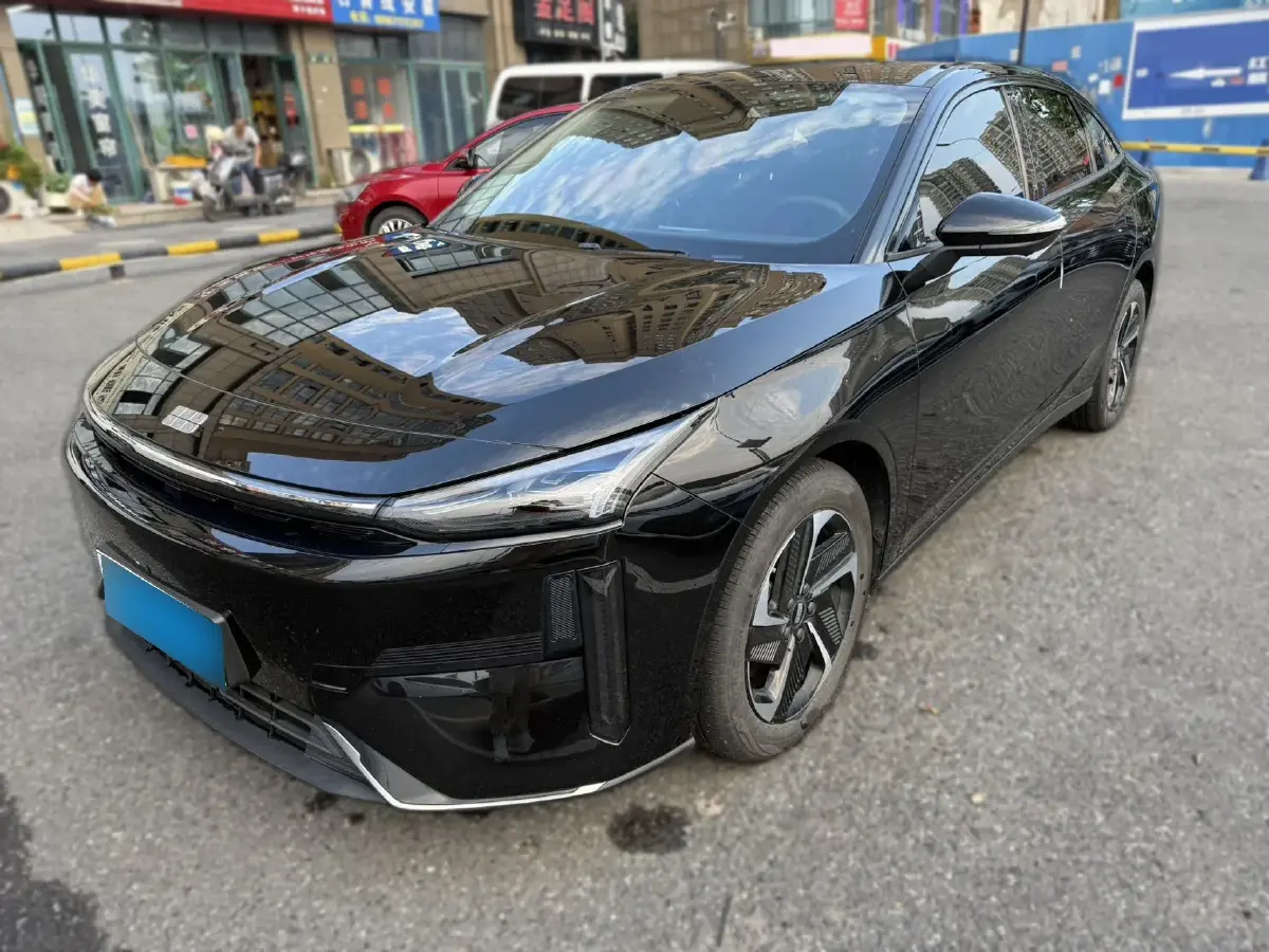 2024 Geely Galaxy L6 1.5T 163HP L4 3DHT PHEV