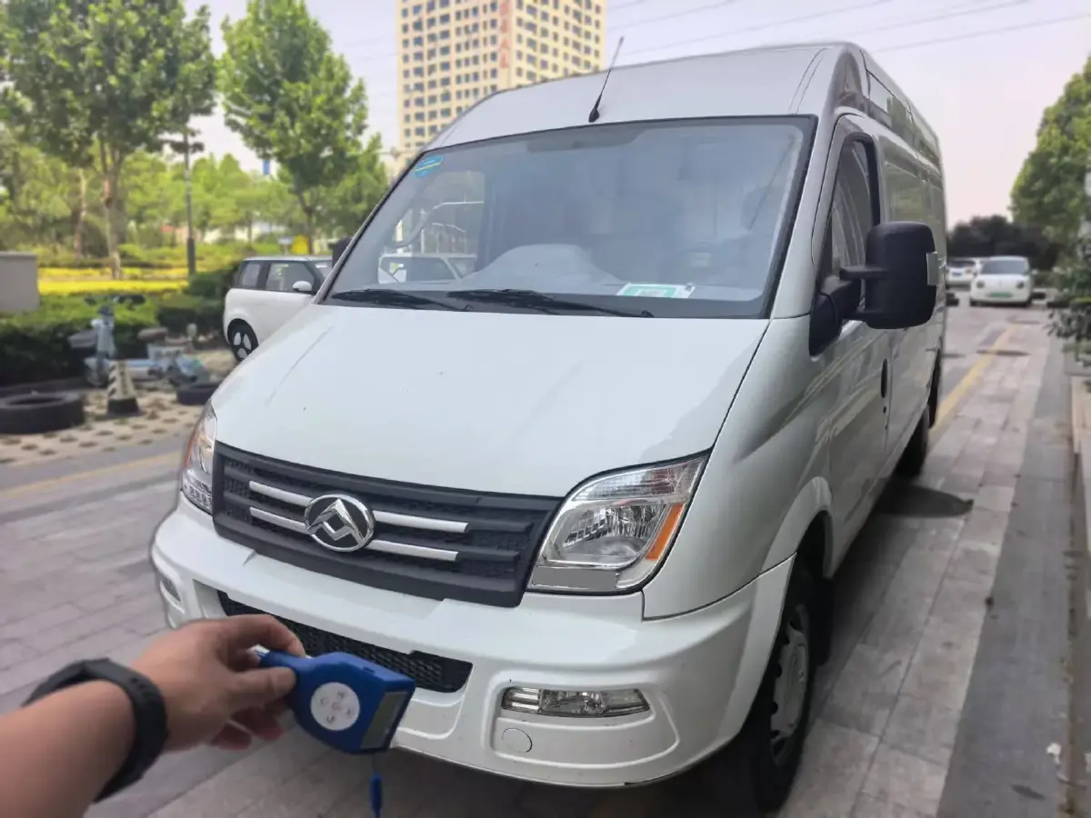 2023 MAXUS XinTu V80 2.0T 127HP L4 6AMT