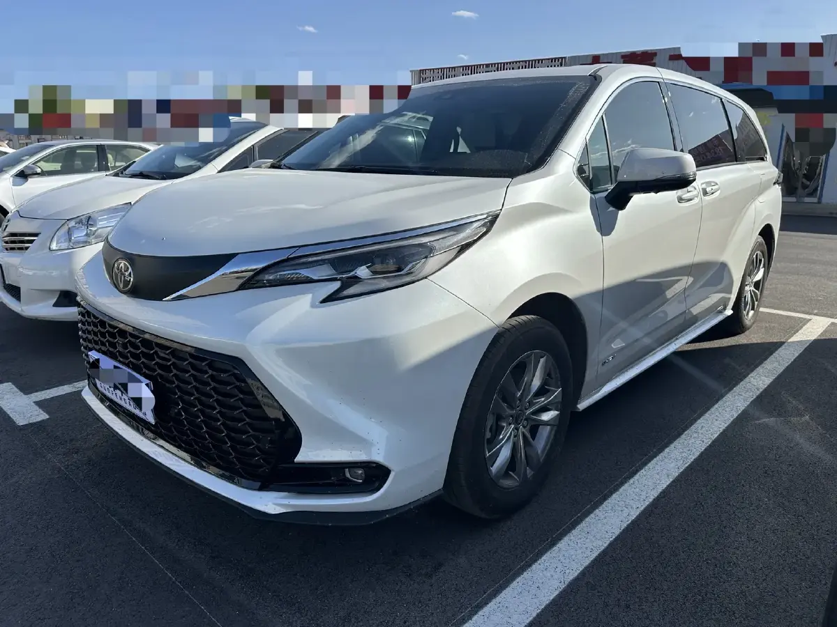 2024 Toyota Sienna 2.5L 189HP L4 E-CVT Hybrid
