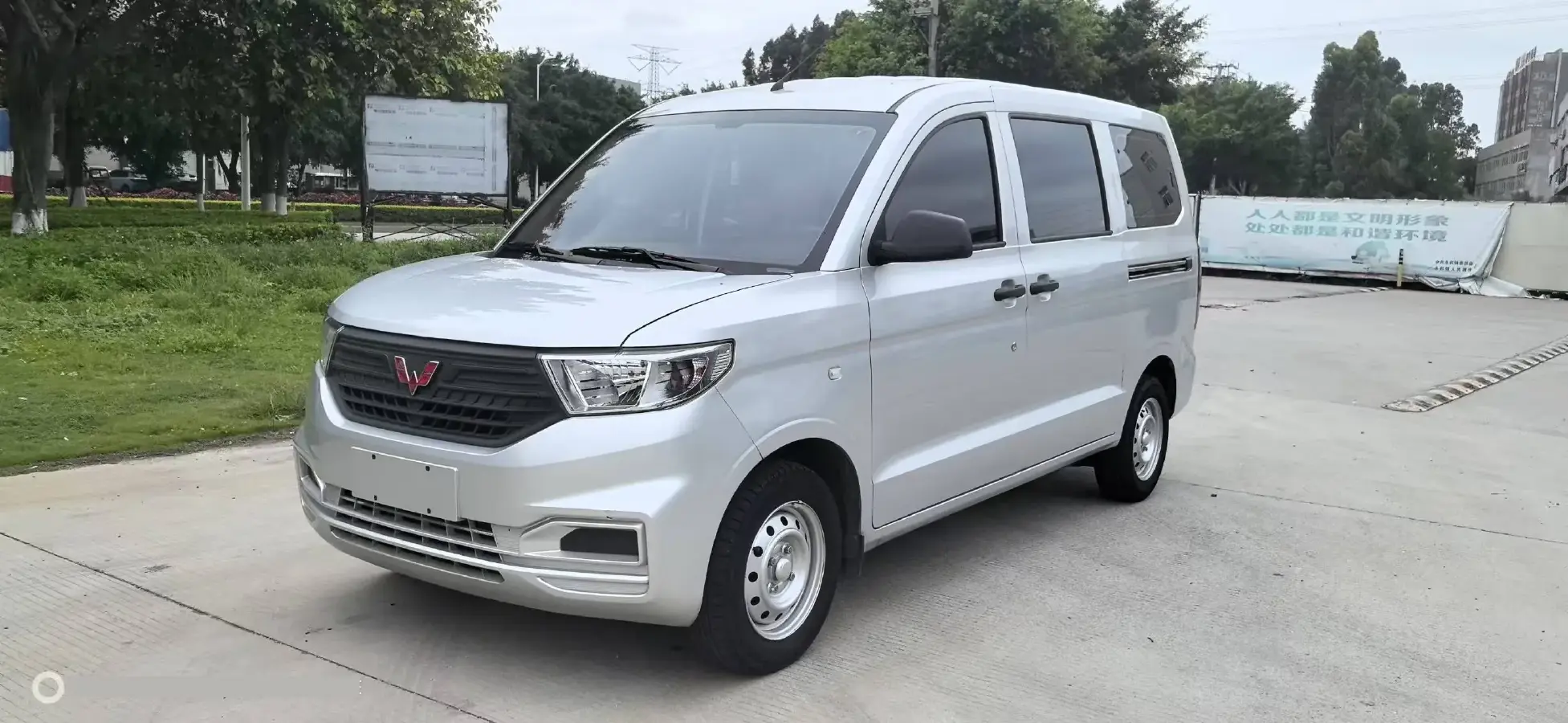 2019 WuLing RongGuang V 1.5L 99HP L4 6MT