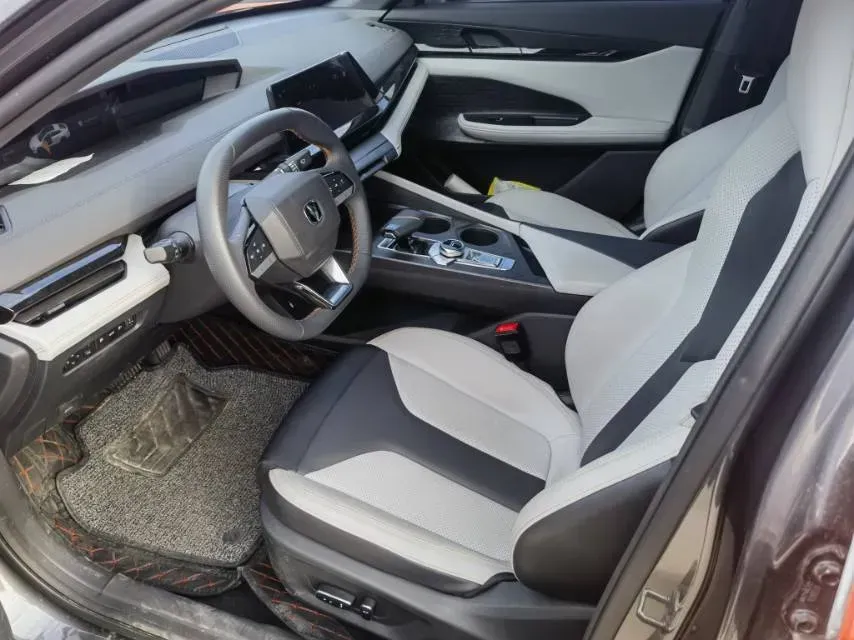 2024 ChangAn UNI-V iDD 1.5L 110HP L4 E-CVT PHEV 18.99KWH,autocango,china used car exporter,china ev exporter,chinese used car exporter,chinese used ev exporter