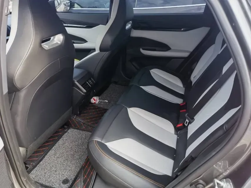 2024 ChangAn UNI-V iDD 1.5L 110HP L4 E-CVT PHEV 18.99KWH,autocango,china used car exporter,china ev exporter,chinese used car exporter,chinese used ev exporter