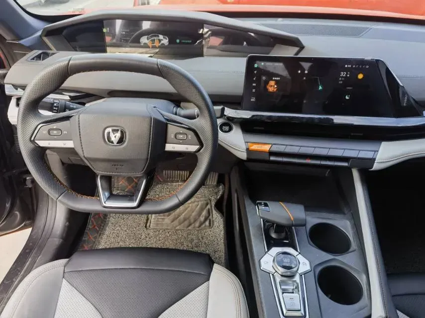 2024 ChangAn UNI-V iDD 1.5L 110HP L4 E-CVT PHEV 18.99KWH,autocango,china used car exporter,china ev exporter,chinese used car exporter,chinese used ev exporter