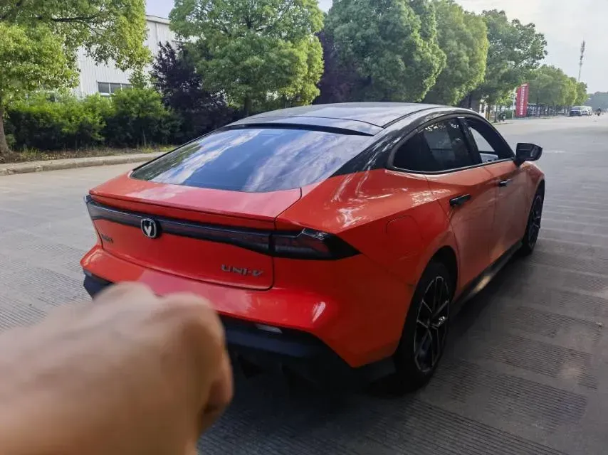 2024 ChangAn UNI-V iDD 1.5L 110HP L4 E-CVT PHEV 18.99KWH,autocango,china used car exporter,china ev exporter,chinese used car exporter,chinese used ev exporter