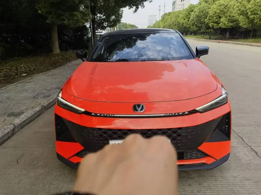 2024 ChangAn UNI-V iDD 1.5L 110HP L4 E-CVT PHEV 18.99KWH,autocango,china used car exporter,china ev exporter,chinese used car exporter,chinese used ev exporter