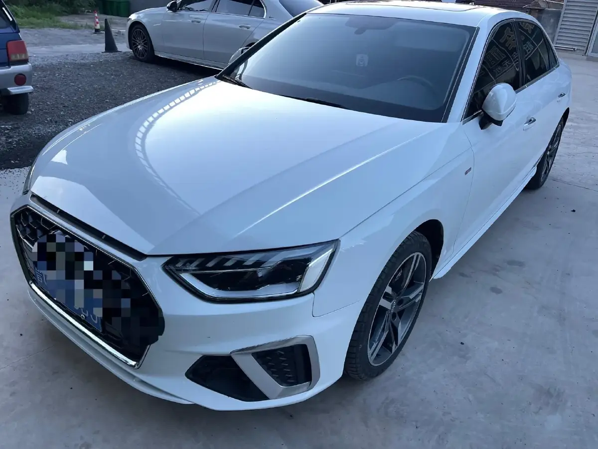 2022 Audi A4L 2.0T 190HP L4 7DCT
