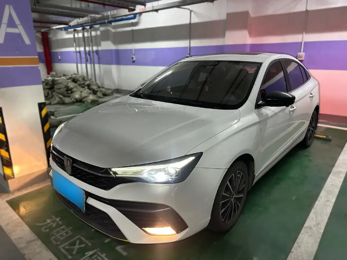 2021 Roewe i5 1.5L 120HP L4 CVT 2021 Roewe i5 1.5L 120HP L4 CVT