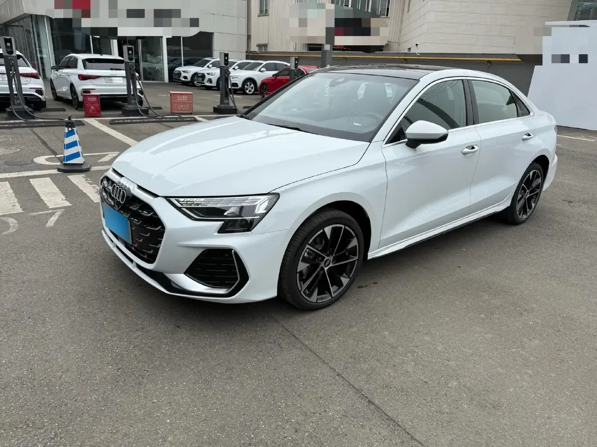 2025 Audi A3 1.5T 160HP L4 7DCT