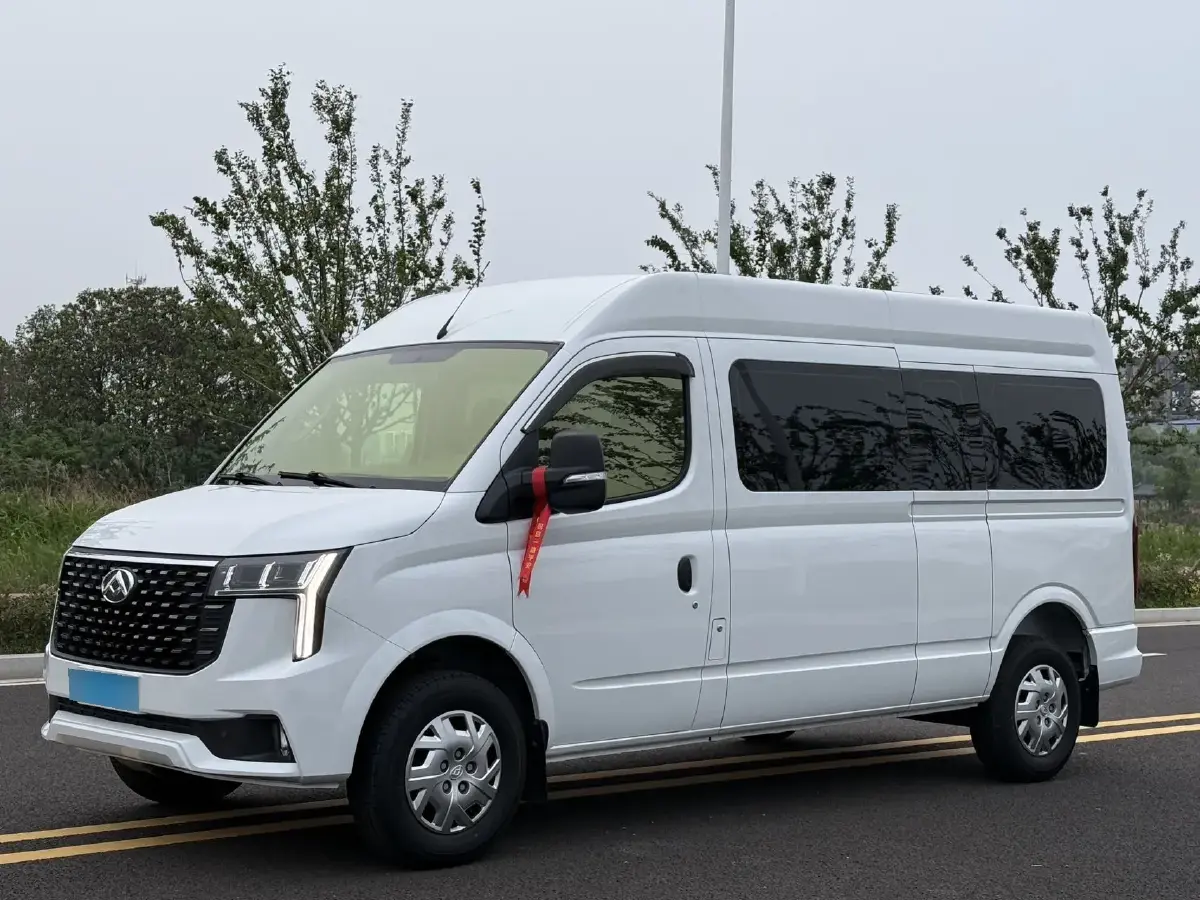 2024 MAXUS XinTu V80 2.0T 147HP L4 6MT