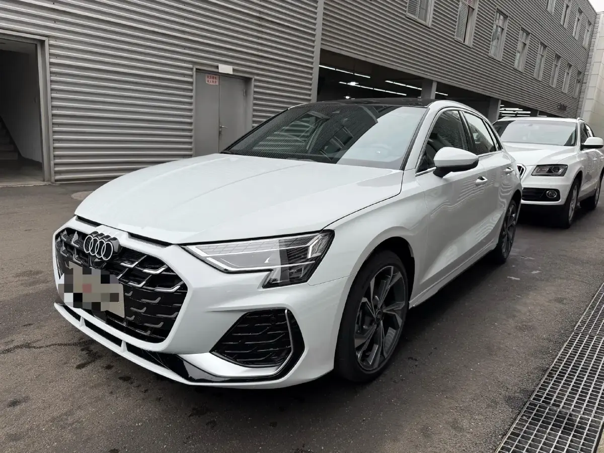 2025 Audi A3 1.5T 160HP L4 7DCT