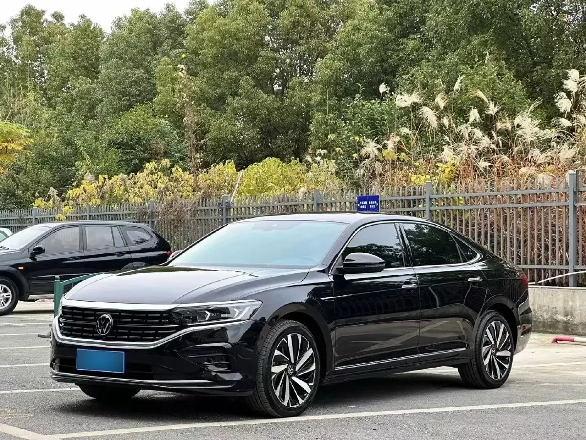 2024 Volkswagen Passat 2.0T 220HP L4 7DCT