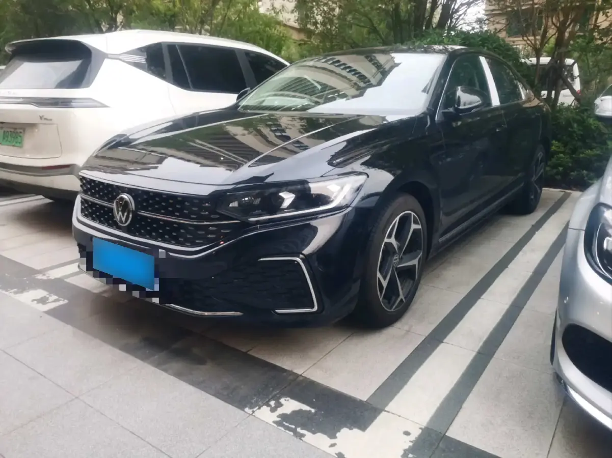 2024 Volkswagen Passat 2.0T 186HP L4 7DCT