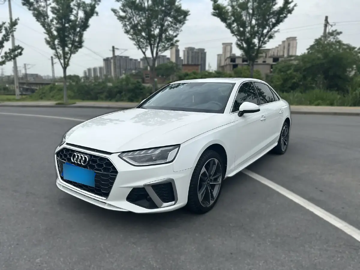 2022 Audi A4L 2.0T 190HP L4 7DCT
