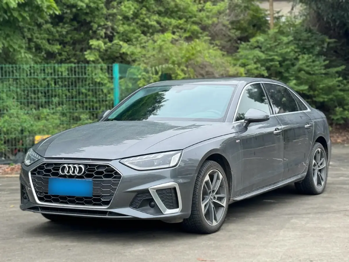 2022 Audi A4L 2.0T 190HP L4 7DCT