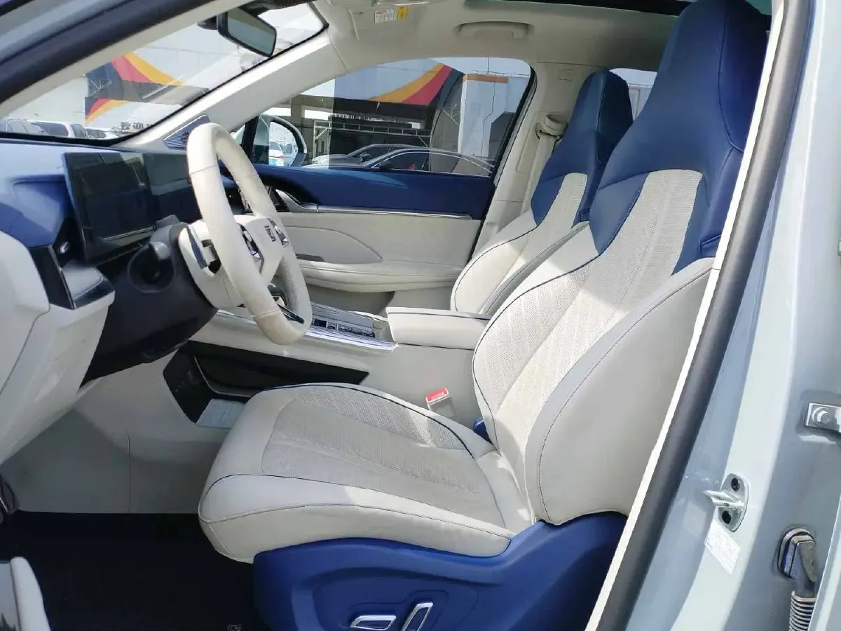 2022 Roewe Whale 2.0T 231HP L4 8AT,autocango,china used car exporter,china ev exporter,chinese used car exporter,chinese used ev exporter