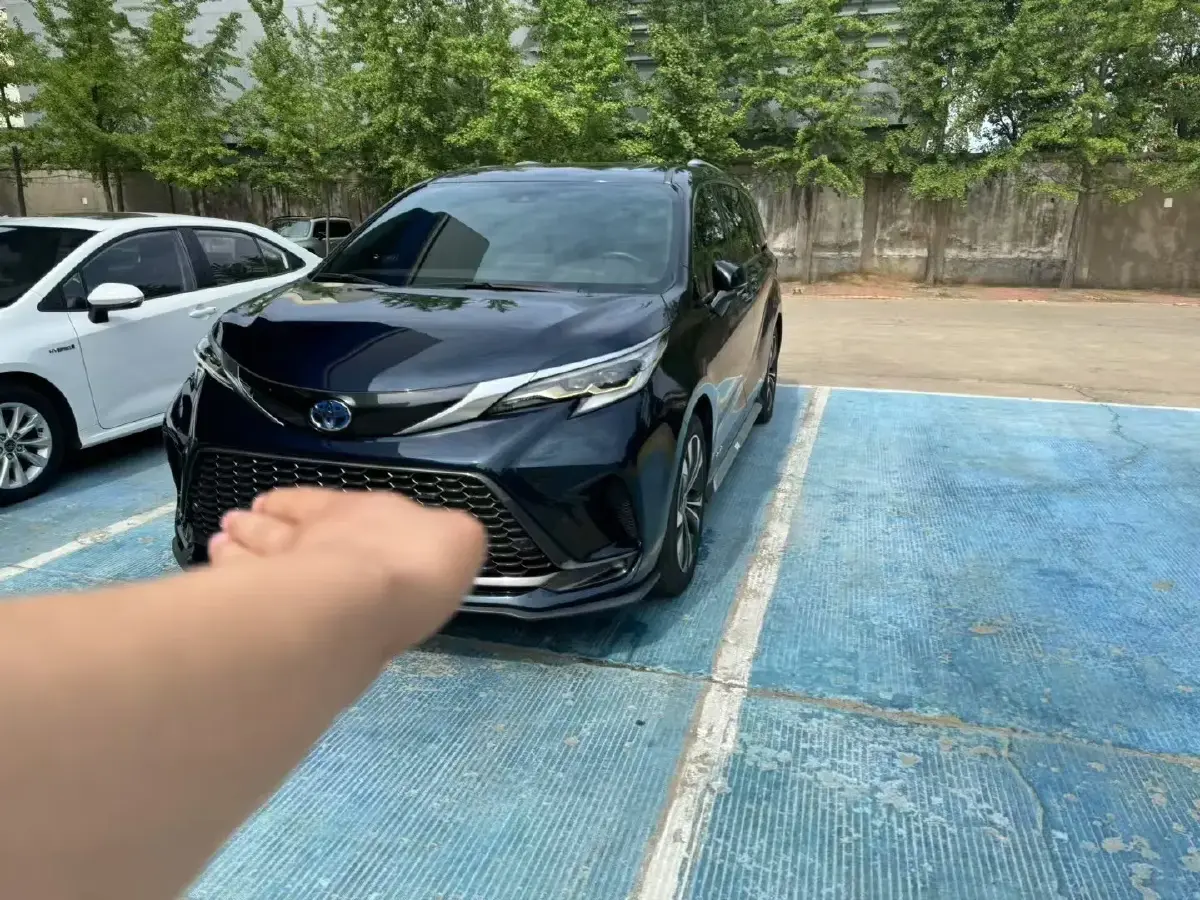 2023 Toyota Granvia 2.5L 189HP L4 E-CVT Hybrid