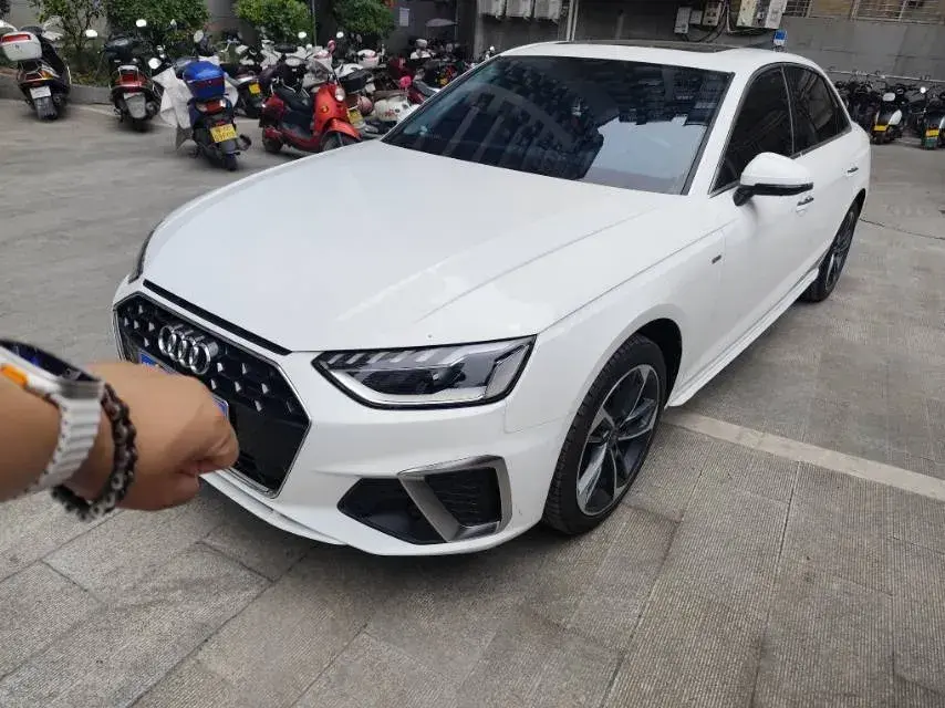 2022 Audi A4L 2.0T 190HP L4 7DCT
