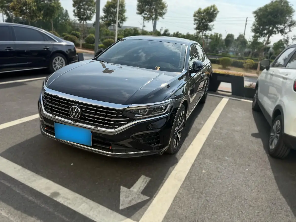 2022 Volkswagen Passat 2.0T 186HP L4 7DCT