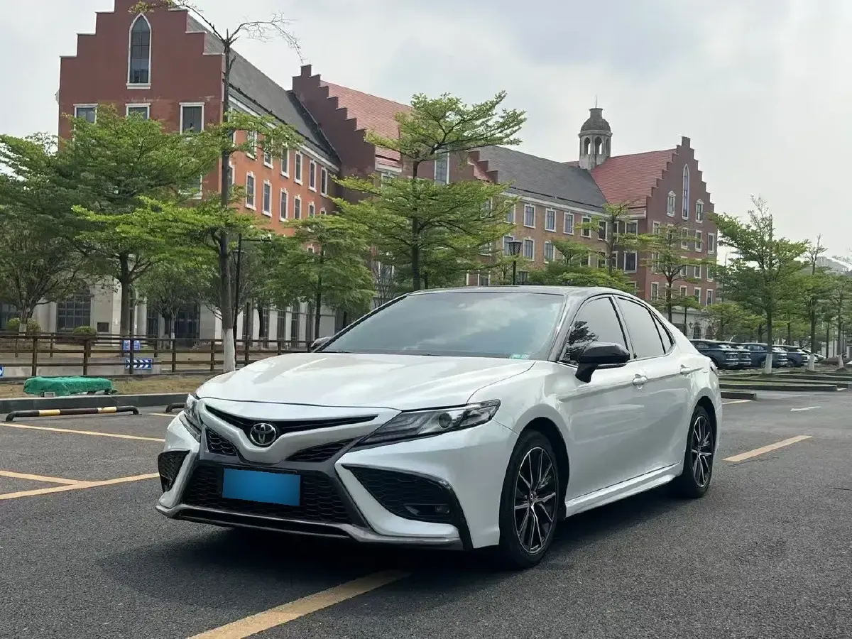 2021 Toyota Camry 2.5L 209HP L4 8AT