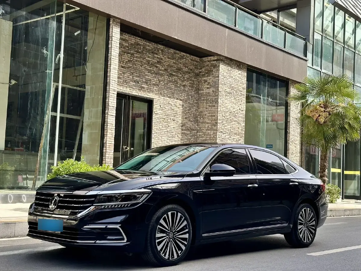 2024 Volkswagen Passat 2.0T 220HP L4 7DCT