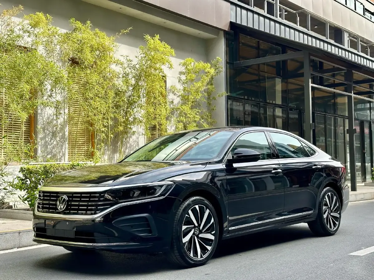 2024 Volkswagen Passat 2.0T 220HP L4 7DCT