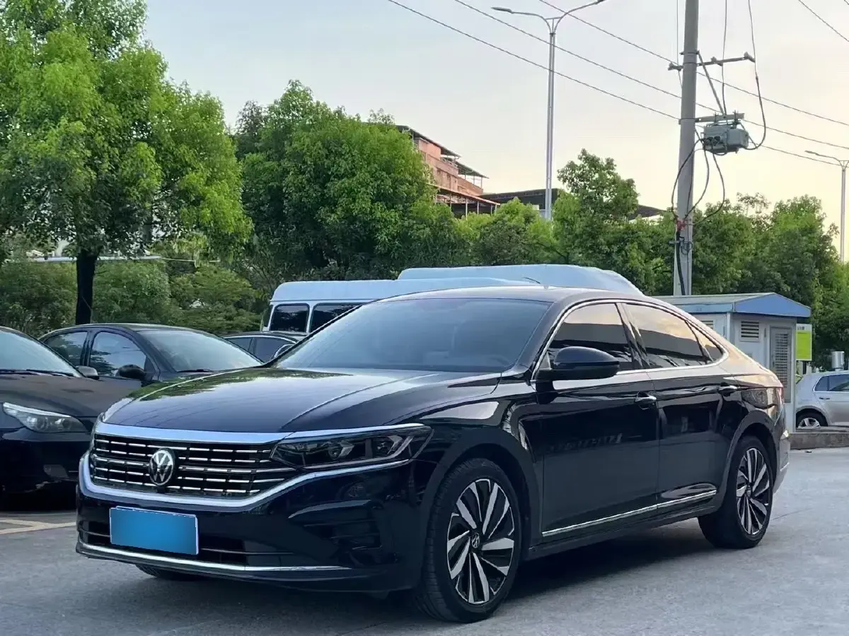 2023 Volkswagen Passat 2.0T 186HP L4 7DCT